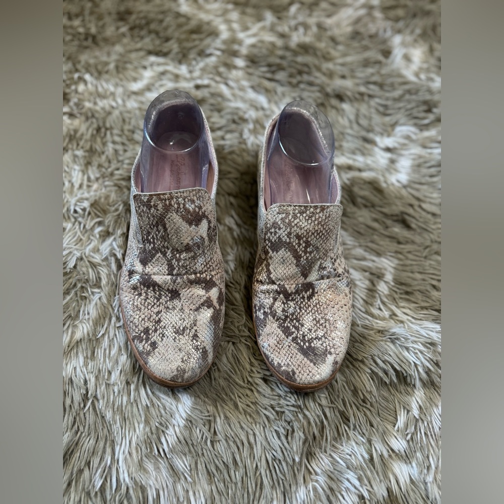 Clocharme woman Loafers Beige/Gold size 40/9